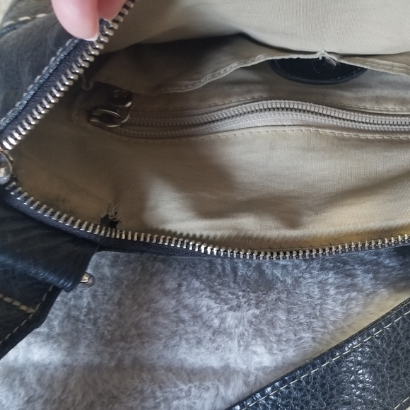 ROOTS Black Leather Messenger/Crossbody Bag - Picture 9 of 12